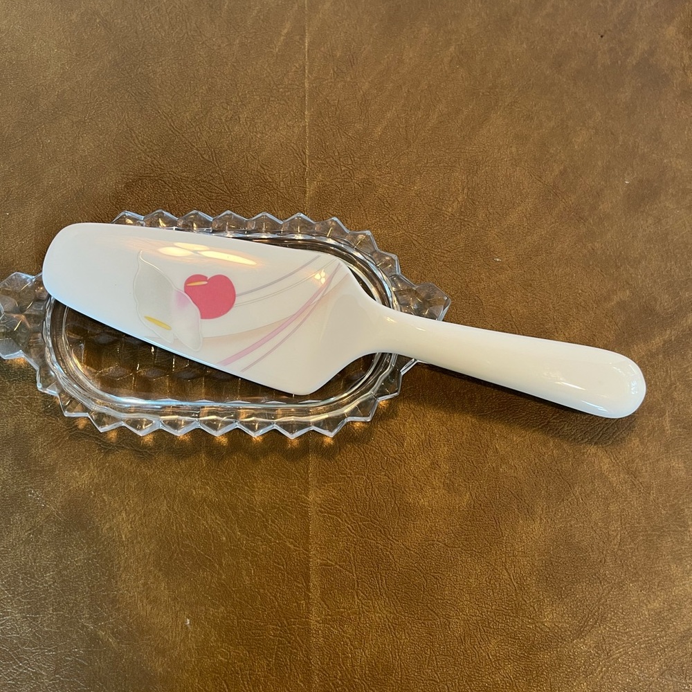 Mikasa Anthurium Bone China Pie and Cake Server